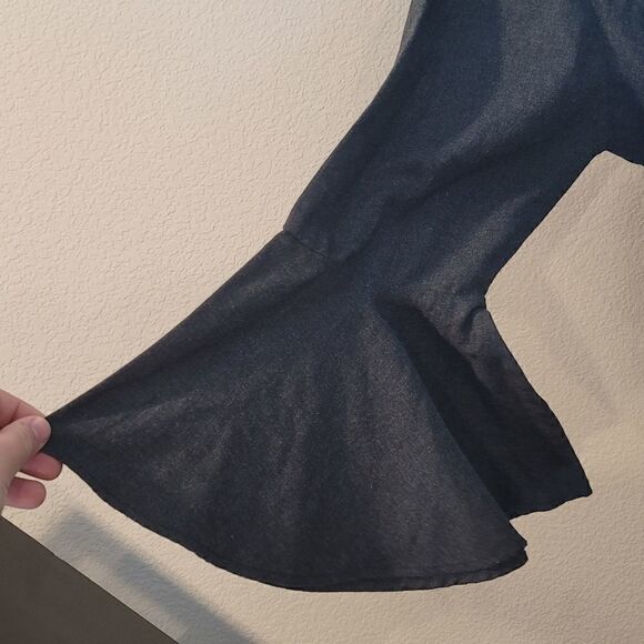 PLUS Philosophy long bell sleeve top - Picture 3 of 7